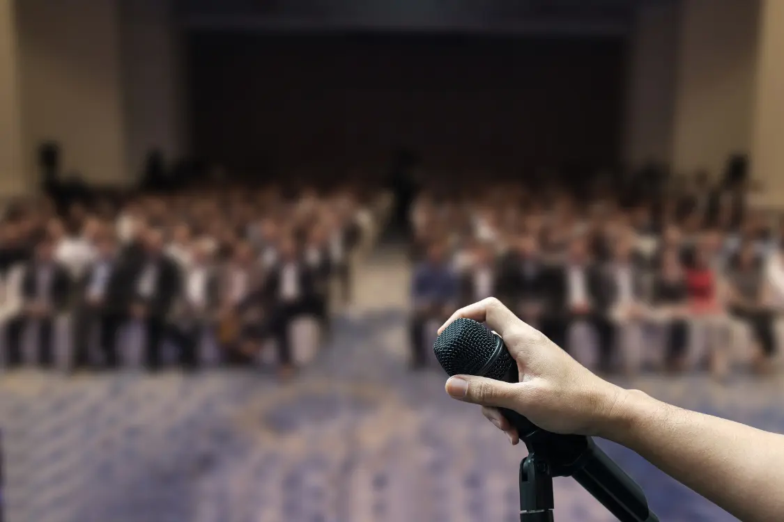 المدرب الدولي أحمد فاروق - فنون العرض والإلقاء